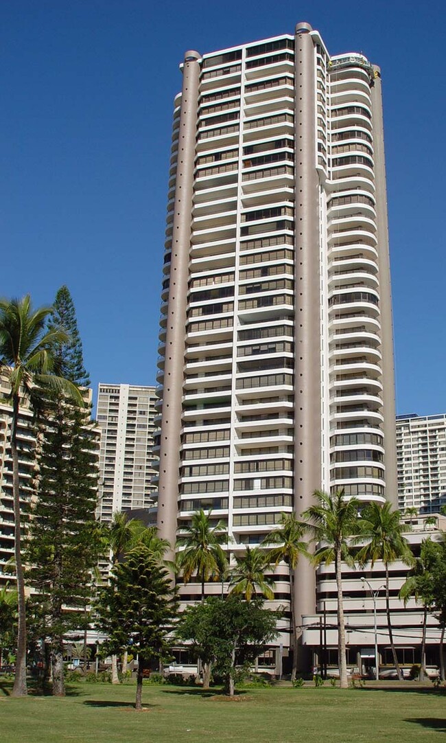 Building Photo - 1910 Ala Moana Blvd