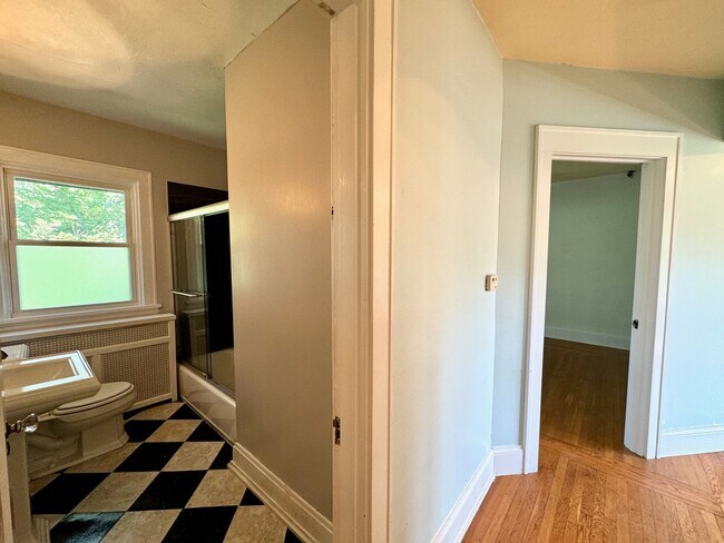 Building Photo - 505-507 W McMillan