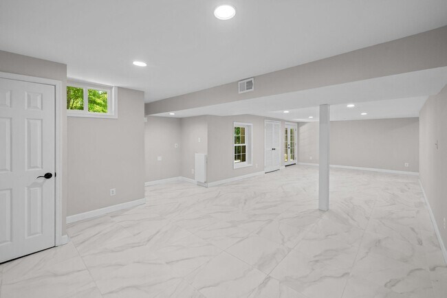 Building Photo - 6609 Heidi Ct