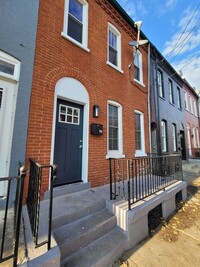 Building Photo - 3 Bedroom Townhouse