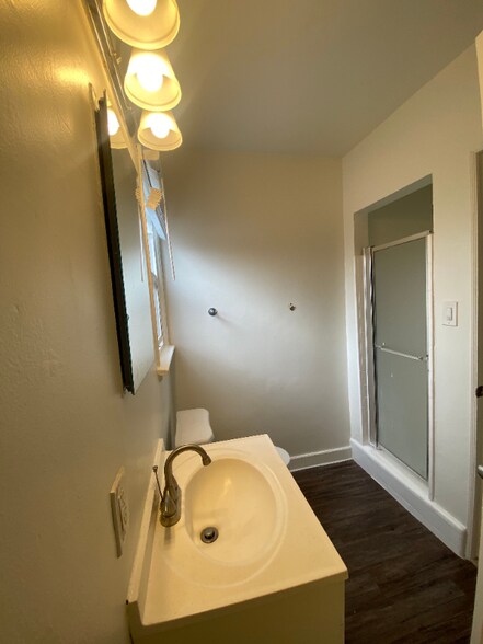 Building Photo - 5932 Melrose Ave