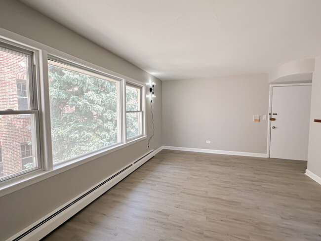 Building Photo - 4416 N Harding Ave