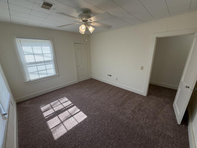 Building Photo - 602 Castle Heights Ave