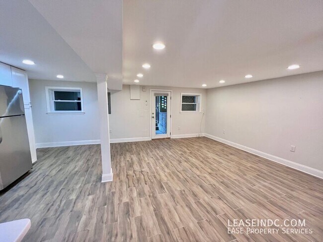 Building Photo - 1211 Park Rd NW