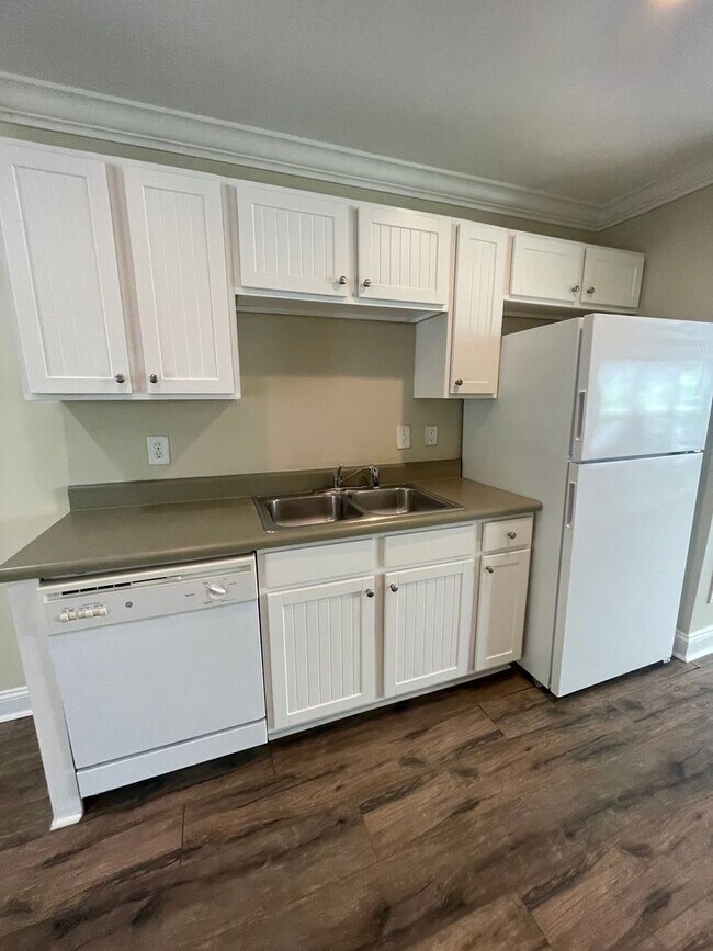 Building Photo - 02-101 Bosilca