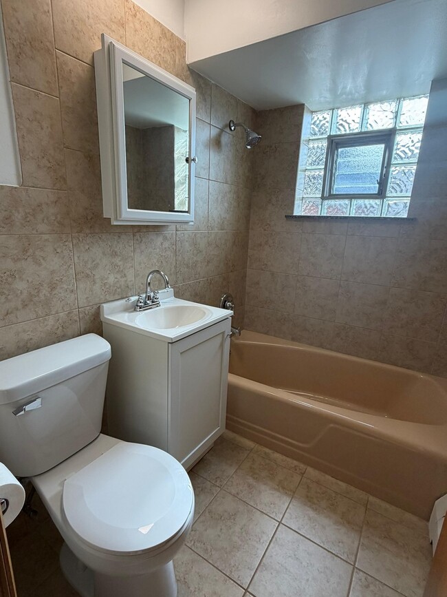 Building Photo - 7612 W Belmont Ave