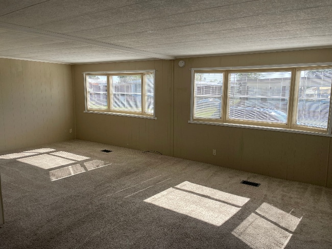 Building Photo - 3811 Midway Dr