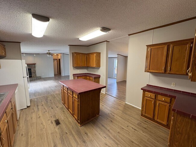 Building Photo - For Rent