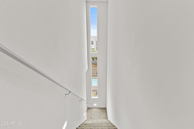 Building Photo - 325 E Coronado Rd