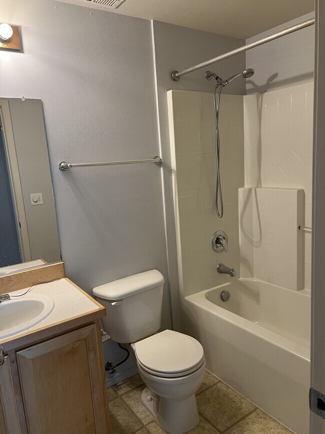 Building Photo - 8662 NE Trafalgar Ln