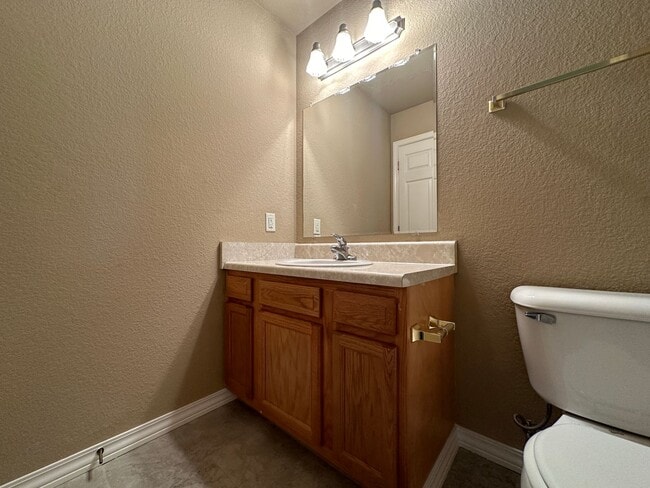 Building Photo - Beautiful Move In Ready 3 Bed 2 Bath for R...
