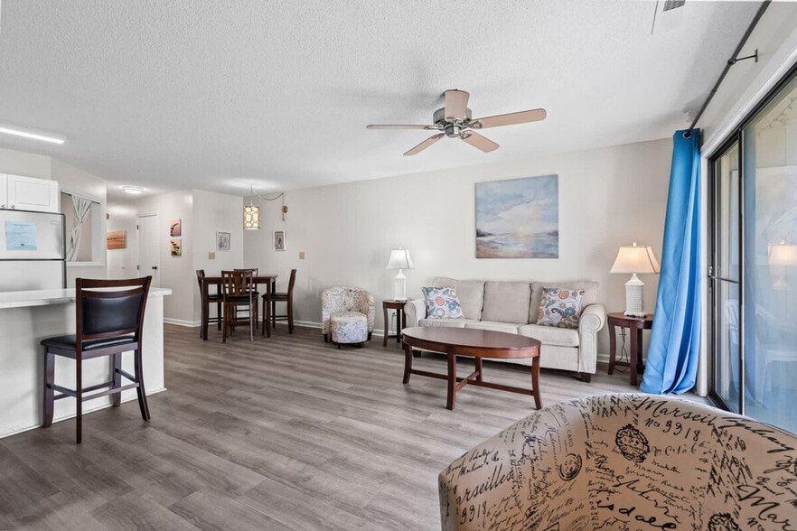 Building Photo - 1920 Bent Grass Dr