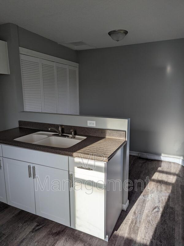 Building Photo - 2902 W 70th St