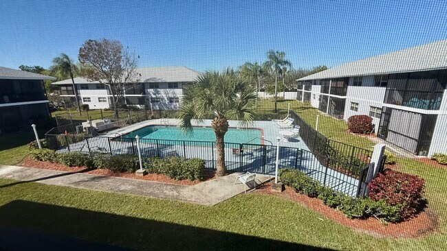 Building Photo - 905 Southridge Rd