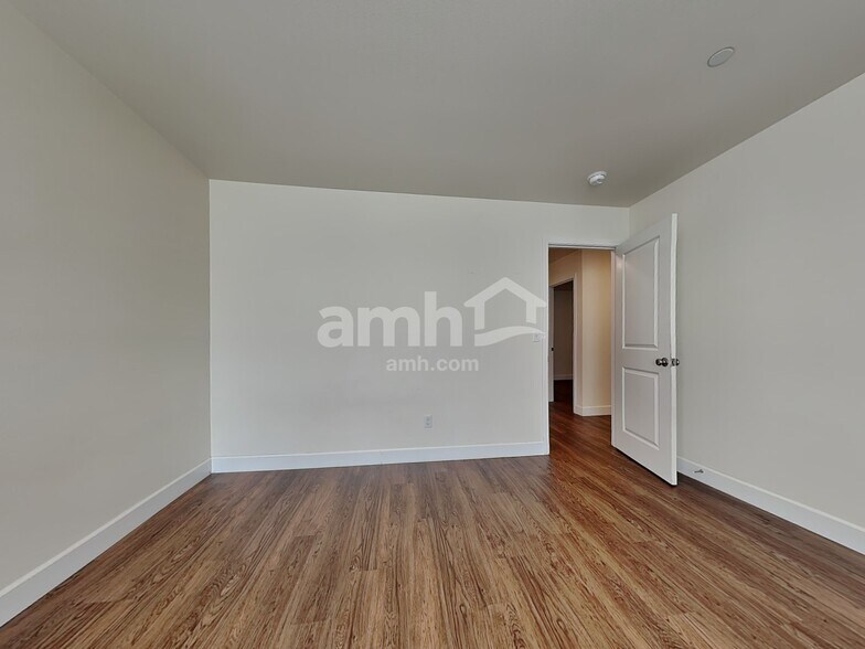 Building Photo - 13923 106th Ave E