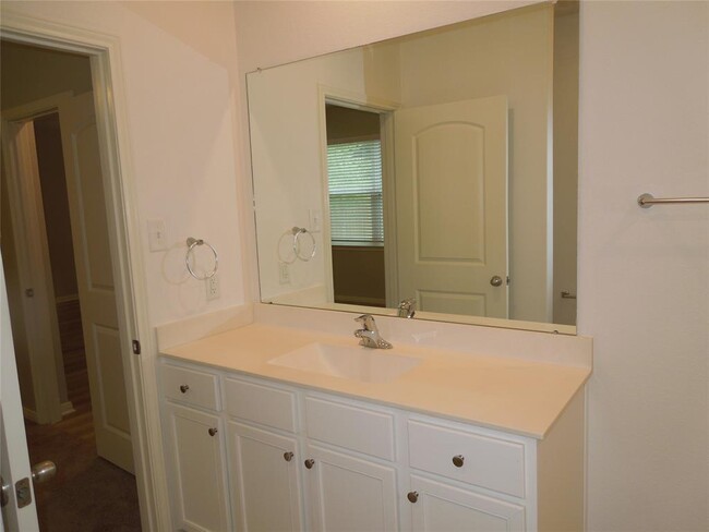 Building Photo - 10470 Sweetwater Creek Dr