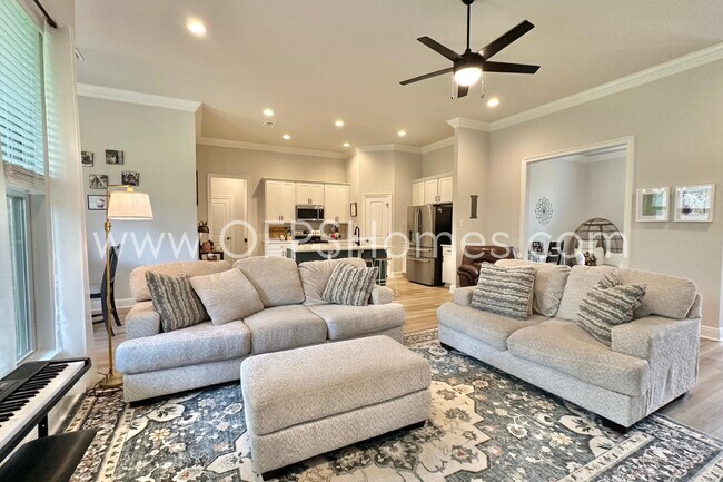 Building Photo - 4601 Jayhawk Dr