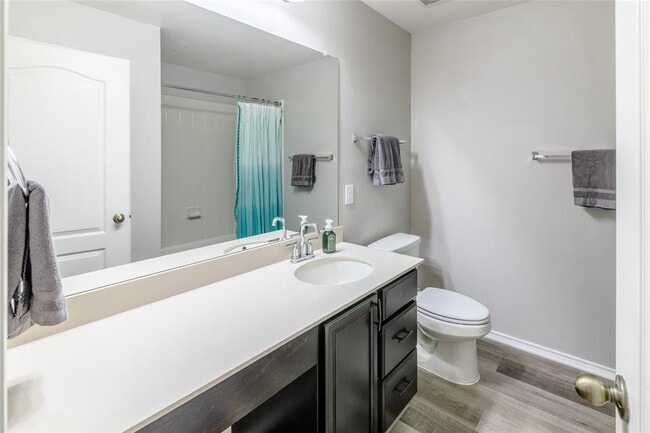 Building Photo - 904 Strickling Dr