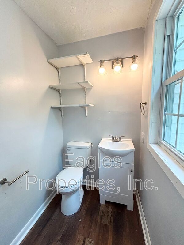 Building Photo - 418 Dove Pl