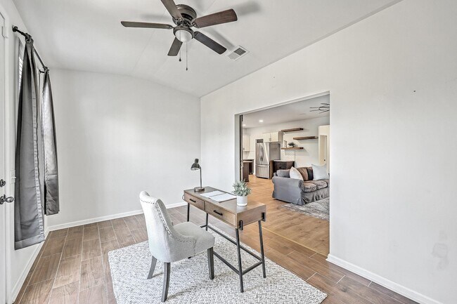 Building Photo - 132 McClellan Way