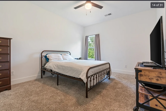 Building Photo - 6643 White Oak Ln