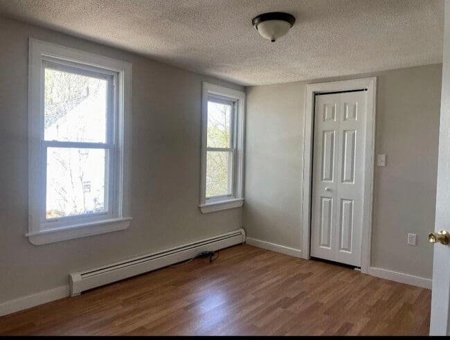 Building Photo - 14 Springfield Ct