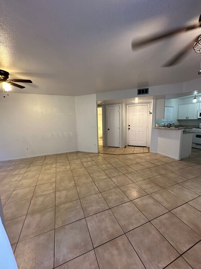 Building Photo - MUST SEE 2 BEDROOM CONDO!