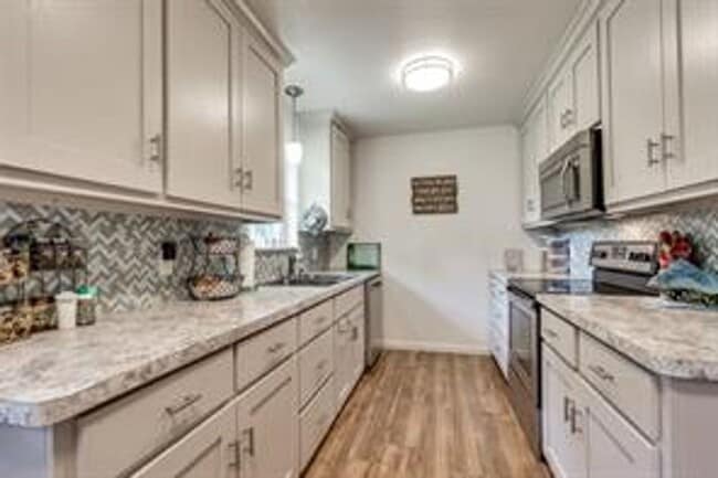 Building Photo - 6706 Flamingo Rd