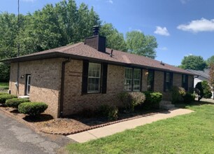 Building Photo - 136 Creekwood Ln