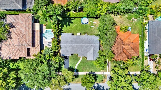 Building Photo - 535 Palermo Ave