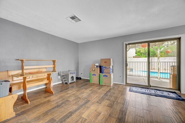 Building Photo - 3 bedroom home with pool!!