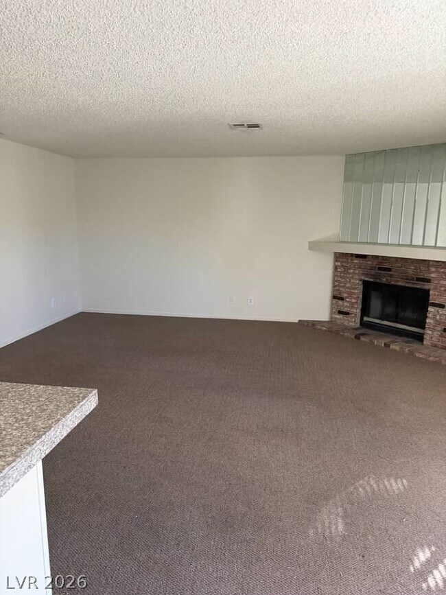 Building Photo - 2724 Otter Creek Ct