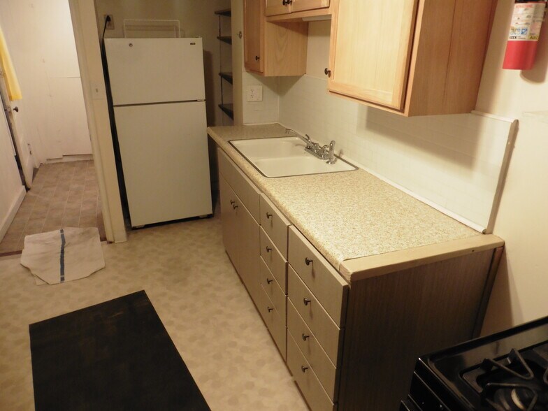 Kitchen - 547 W 200 N