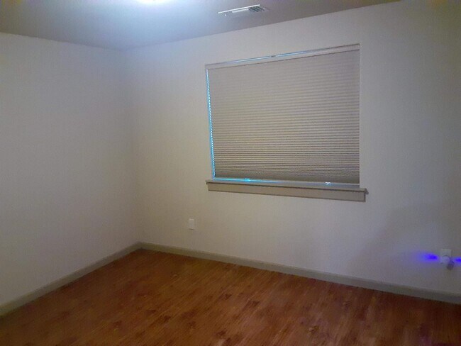 Building Photo - 3 Bedroom 2 Bath House with 7 Acres Horse Property