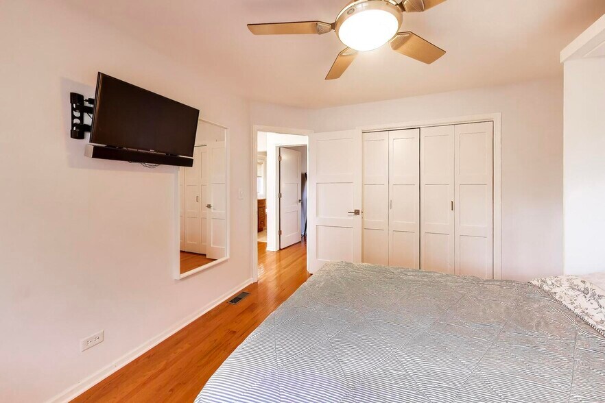 Building Photo - 2810 N Wolcott Ave