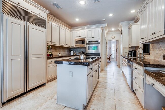 Building Photo - 13911 Royal Springs Ct
