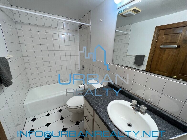 Building Photo - 1911 Beacon St