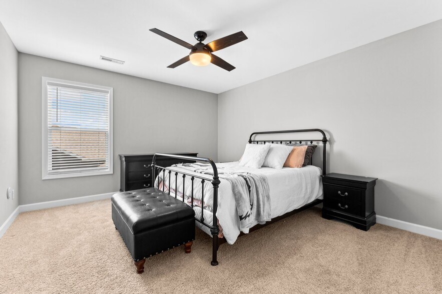 Building Photo - 748 Seagate Dr