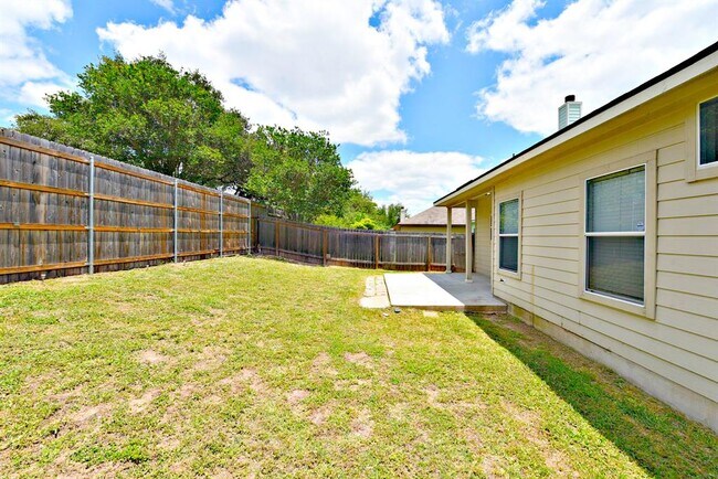 Building Photo - 2106 Charlotte Estates Dr