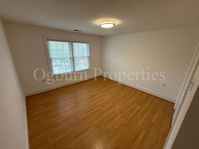 Building Photo - Cherokee Ln-4BR/1.5BA-Ardmore HOME!!!