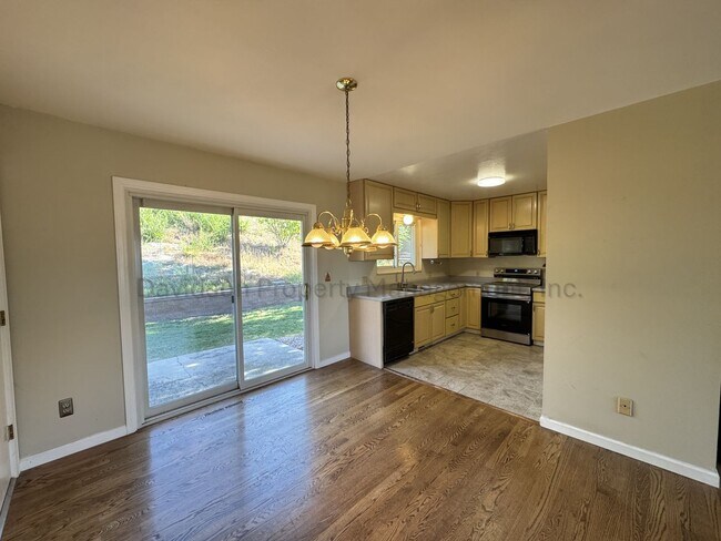 Building Photo - Cozy 3 Bedroom House in Southeast Colorado Springs