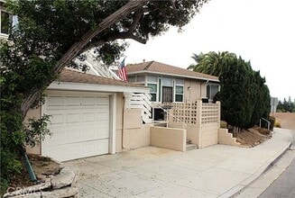Building Photo - 234 Avenida Miramar