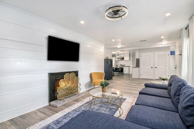 Building Photo - 1160 Helman Drive - Comfortable 3 Bed, 1.5 Bath Home in McKinley Terrace