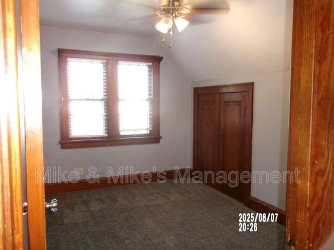 Building Photo - 1323 S 74th St
