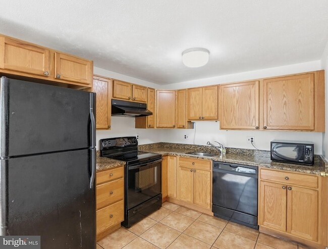 Building Photo - 40 Whitechurch Ct