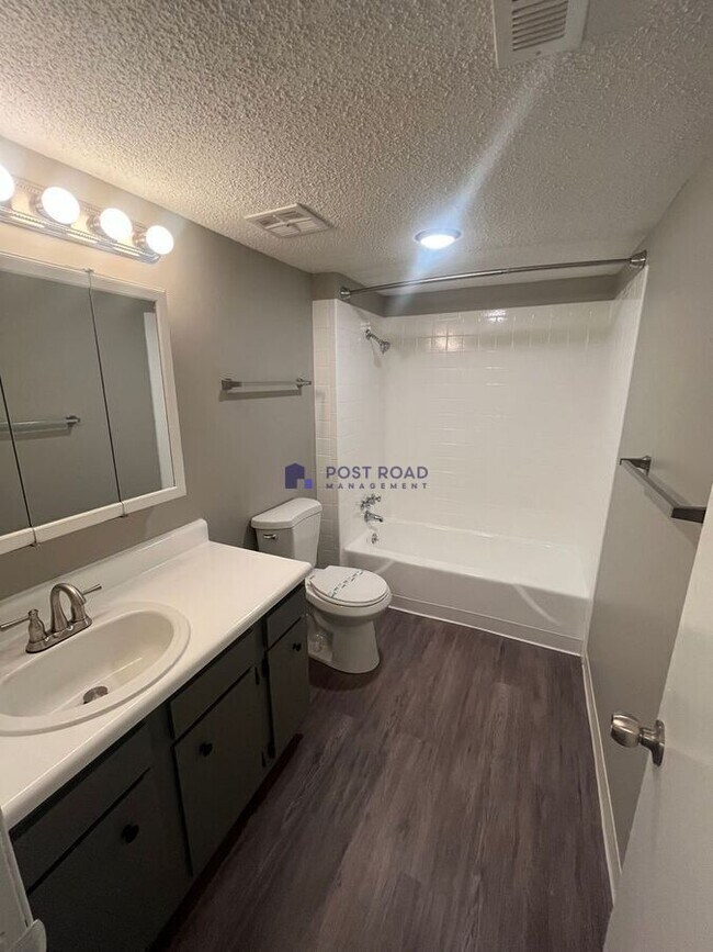 Building Photo - 705 W 27th St S