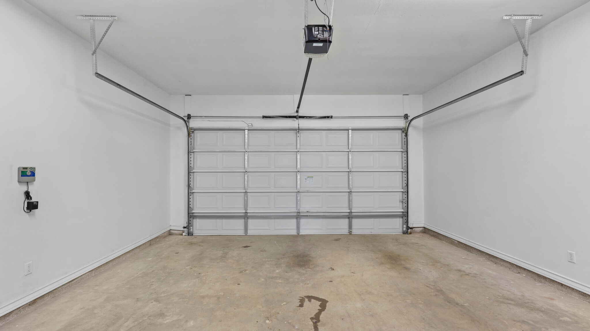 Building Photo - 605 S Excalibur St