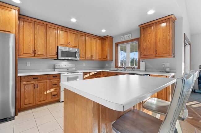 Building Photo - River Point Court Duplex