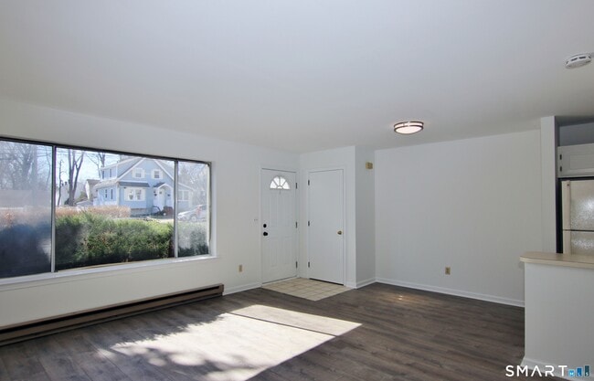 Building Photo - 15 Bungalow Park