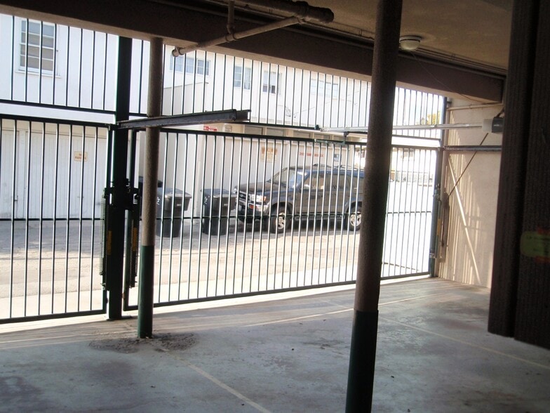 Garage - 1418 Stanford St